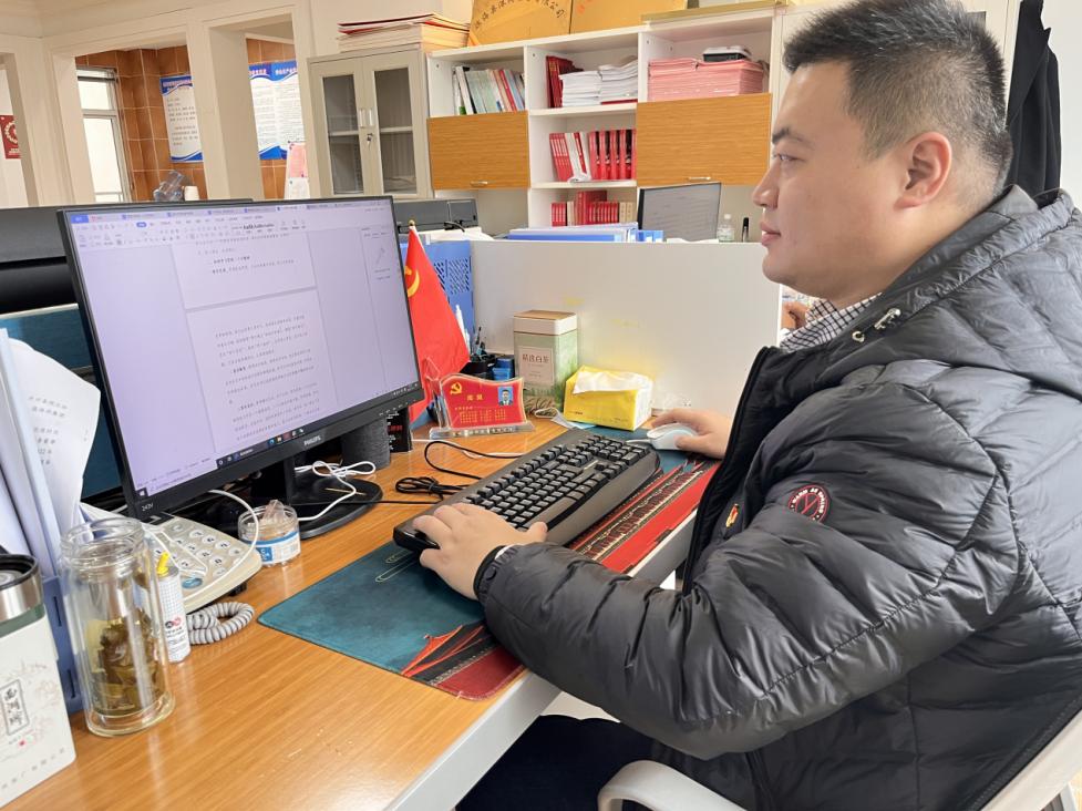 黨建工作樹(shù)標(biāo)桿 疫情防控敢亮劍&mdash;&mdash;新灘投資公司周昊.jpg